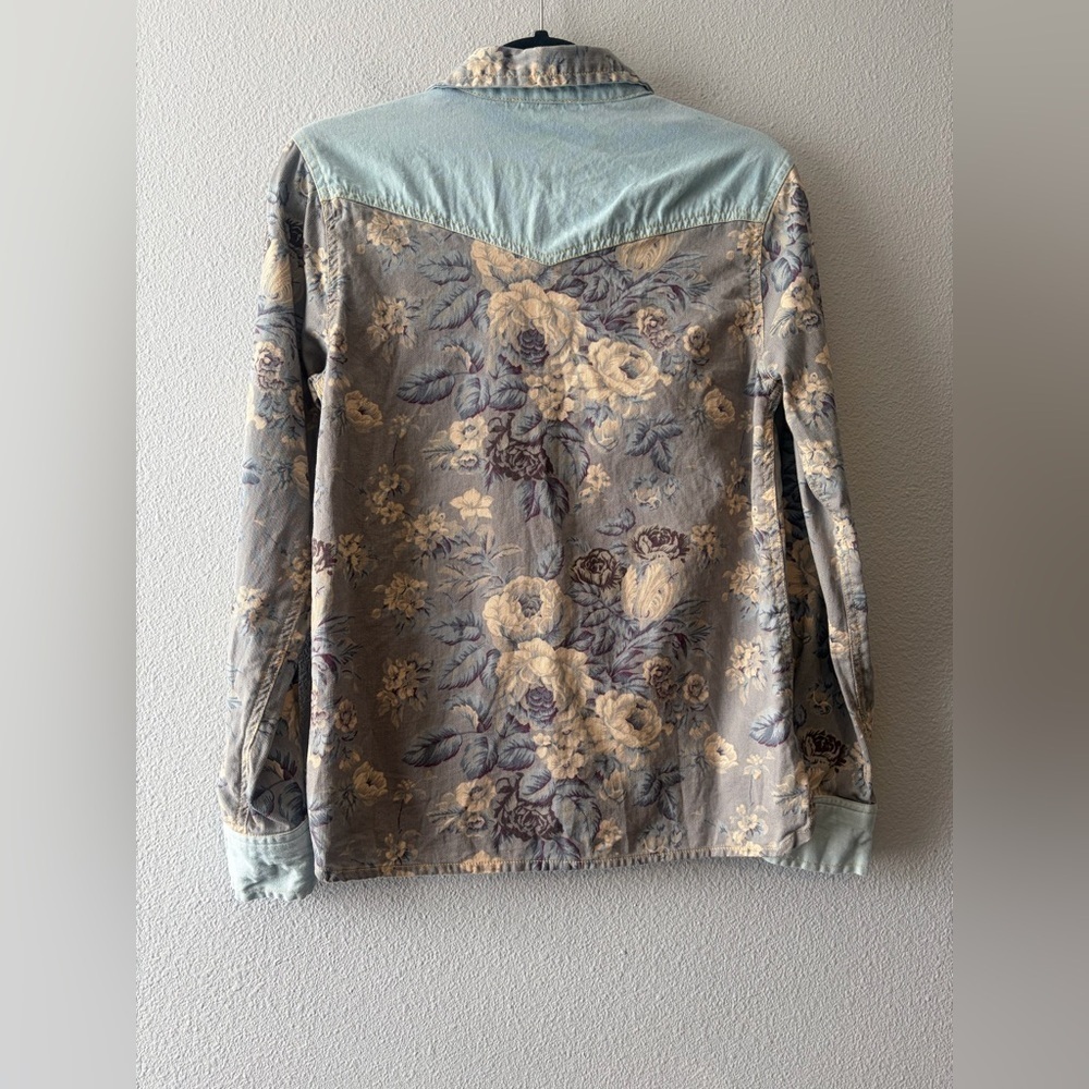 Anthropologie Floral Chambray Buttondown size XS - Picture 6 of 6